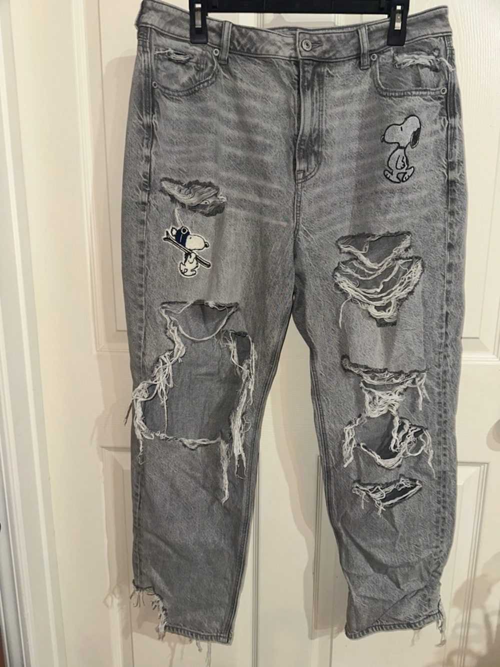 American Eagle Women's Gray Distressed Jeans with Snoopy designs 16
